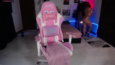 Snapshot of ms_ratuelita chatting on 10/27/25, 07:40 Manuela3 online show from 10/27/25, 07:40