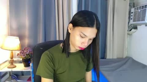 Snapshot of msandreaxx chatting on 12/14/24, 08:34 andrea online show from 12/14/24, 08:34