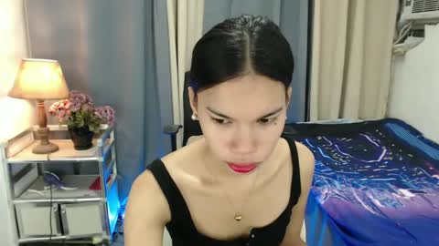 Snapshot of msandreaxx chatting on 12/27/24, 02:25 andrea online show from 12/27/24, 02:25