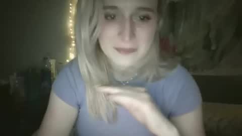 Snapshot of msclairewhatever chatting on 09/12/25, 12:22 msclairewhatever online show from 09/12/25, 12:22