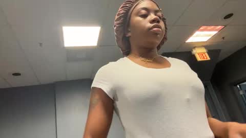 Snapshot of mskitty000 chatting on 11/01/25, 10:12 mskitty000 online show from 11/01/25, 10:12