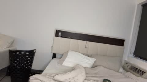 mskitty000 online show from 12/19/25, 10:06