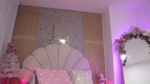 Manuela  online show from 11/25/25, 03:06