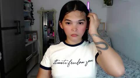 Snapshot of mstefany chatting on 10/05/25, 01:42 tefany online show from 10/05/25, 01:42