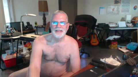 Snapshot of mt2much chatting on 02/02/25, 11:00 mt2much online show from 02/02/25, 11:00