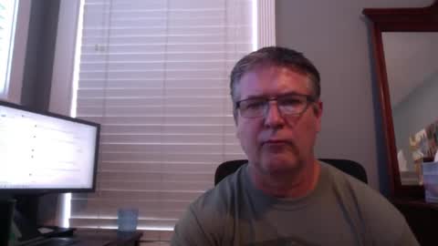 Snapshot of mtbrdr76 chatting on 04/20/26, 09:38 Fun time Daddy online show from 04/20/26, 09:38