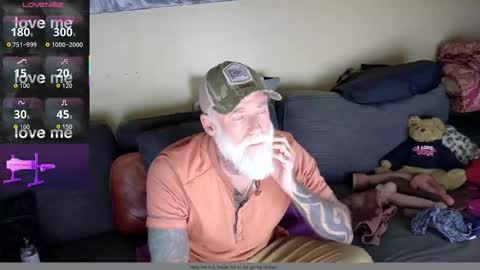 Snapshot of mtlbiker chatting on 01/12/26, 07:52 BikerDude online show from 01/12/26, 07:52