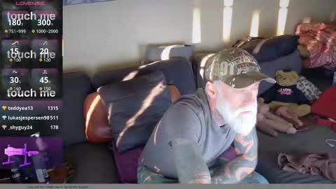 Snapshot of mtlbiker chatting on 01/18/26, 08:56 BikerDude online show from 01/18/26, 08:56