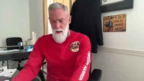 Snapshot of mtlbiker chatting on 02/06/26, 04:32 BikerDude online show from 02/06/26, 04:32