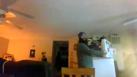 Snapshot of mudge chatting on 01/02/25, 12:34 Mudge online show from 01/02/25, 12:34