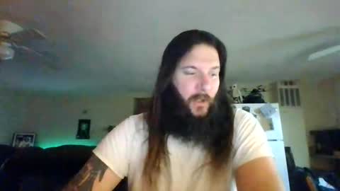 Snapshot of mudge chatting on 01/06/25, 01:53 Mudge online show from 01/06/25, 01:53
