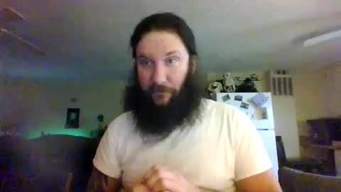 Snapshot of mudge chatting on 01/17/25, 02:29 Mudge online show from 01/17/25, 02:29