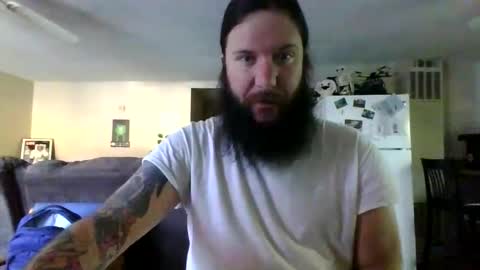 Snapshot of mudge chatting on 01/25/25, 01:30 Mudge online show from 01/25/25, 01:30