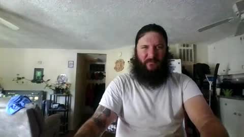 Snapshot of mudge chatting on 06/25/26, 08:57 Mudge online show from 06/25/26, 08:57
