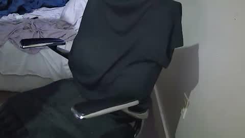 Snapshot of muffdiver718 chatting on 01/21/25, 09:24 Muffdiver online show from 01/21/25, 09:24