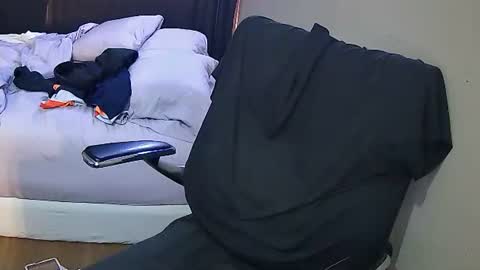 Snapshot of muffdiver718 chatting on 02/16/25, 06:32 Muffdiver online show from 02/16/25, 06:32