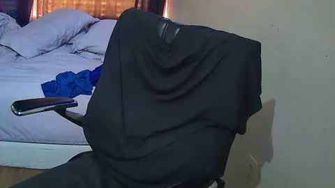 Snapshot of muffdiver718 chatting on 02/17/25, 12:48 Muffdiver online show from 02/17/25, 12:48