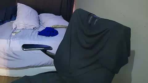 Snapshot of muffdiver718 chatting on 02/18/25, 12:17 Muffdiver online show from 02/18/25, 12:17