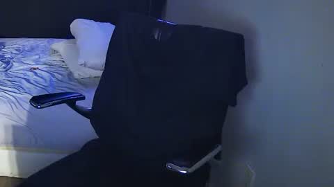 Snapshot of muffdiver718 chatting on 02/19/25, 09:28 Muffdiver online show from 02/19/25, 09:28