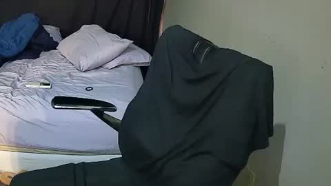 Snapshot of muffdiver718 chatting on 02/24/25, 11:43 Muffdiver online show from 02/24/25, 11:43