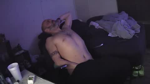 Snapshot of muffdiver718 chatting on 01/18/26, 02:21 Muffdiver online show from 01/18/26, 02:21