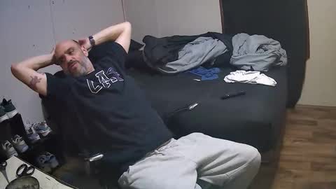 Snapshot of muffdiver718 chatting on 02/21/26, 02:23 Muffdiver online show from 02/21/26, 02:23