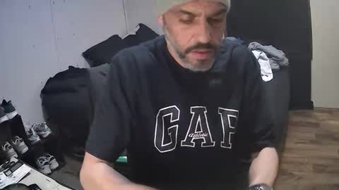 Snapshot of muffdiver718 chatting on 02/21/26, 02:29 Muffdiver online show from 02/21/26, 02:29