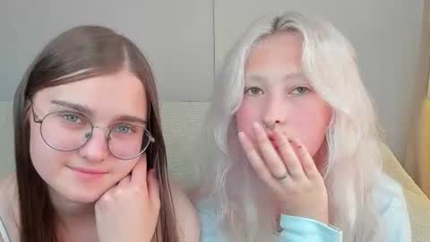 Mia online show from 07/30/26, 12:04