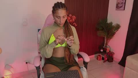 Snapshot of mulata_ch chatting on 06/25/26, 01:38 HEY GUYS IF YOU LIKE SEXY SHOW YOU ARE IN THE CORRECT PLACE CU WENESDAY PVT OPEN TRANSMISSION TIME 5 PM - 10 PM COLOMBIA online show from 06/25/26, 01:38