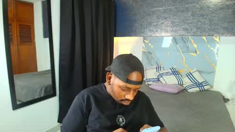 Snapshot of muller_asher chatting on 11/30/25, 03:43 Muller Asher online show from 11/30/25, 03:43