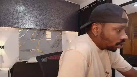 Snapshot of muller_asher chatting on 12/14/25, 04:40 Muller Asher online show from 12/14/25, 04:40