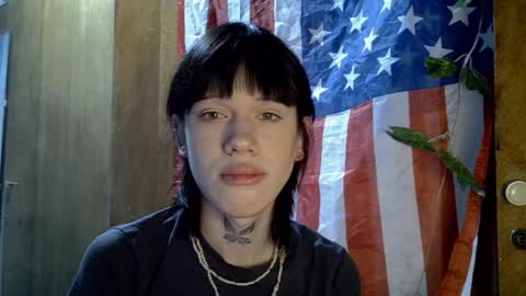 Snapshot of mun_poli chatting on 10/31/25, 10:00 Polik online show from 10/31/25, 10:00