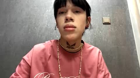 Snapshot of mun_poli chatting on 11/14/25, 10:51 Polik online show from 11/14/25, 10:51