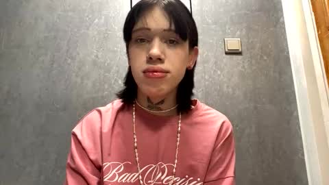 Snapshot of mun_poli chatting on 11/17/25, 10:04 Polik online show from 11/17/25, 10:04