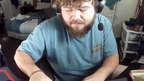 Snapshot of munchie3w chatting on 01/25/25, 03:30 munchieee online show from 01/25/25, 03:30