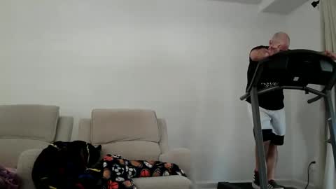 Snapshot of munchies420 chatting on 04/10/26, 12:21 Bearded online show from 04/10/26, 12:21