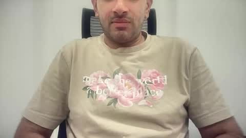 Snapshot of munnabobby2008 chatting on 11/10/25, 05:01 munnabobby2008 online show from 11/10/25, 05:01