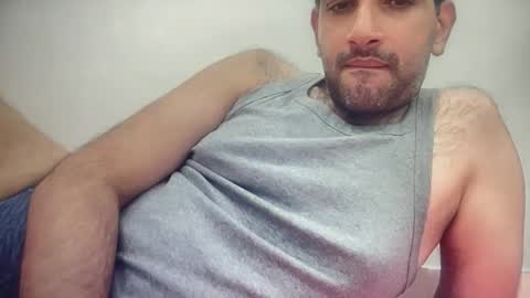 Snapshot of munnabobby2008 chatting on 12/17/25, 10:21 munnabobby2008 online show from 12/17/25, 10:21