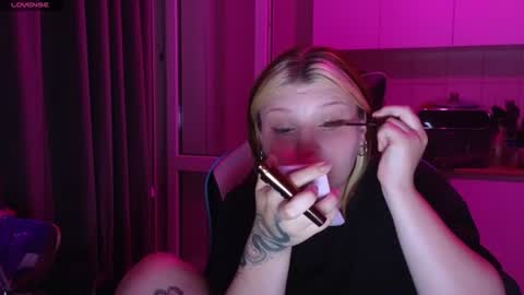 Snapshot of mura_muur chatting on 06/12/26, 05:45 Milana online show from 06/12/26, 05:45