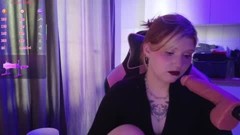 Snapshot of mura_muur chatting on 06/25/26, 12:20 Milana online show from 06/25/26, 12:20