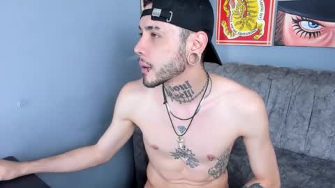 Snapshot of murdockh chatting on 12/17/25, 09:43 murdok online show from 12/17/25, 09:43