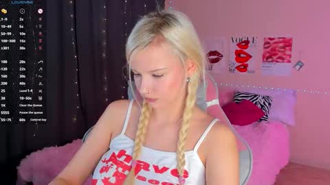 Snapshot of murmurmiace chatting on 12/14/25, 03:17 Sasha online show from 12/14/25, 03:17