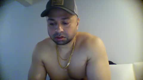 Snapshot of muscle794 chatting on 03/03/26, 03:51 Cool Traveler online show from 03/03/26, 03:51