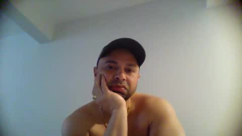 Snapshot of muscle794 chatting on 03/23/26, 06:01 Cool Traveler online show from 03/23/26, 06:01