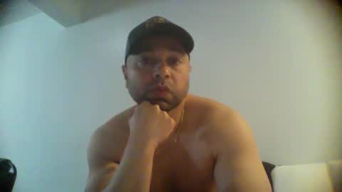 Snapshot of muscle794 chatting on 05/04/26, 09:11 Cool Traveler online show from 05/04/26, 09:11