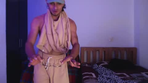 Snapshot of muscle_man1 chatting on 04/19/26, 03:06 Mike online show from 04/19/26, 03:06