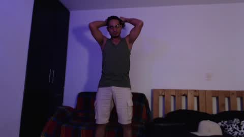 Snapshot of muscle_man1 chatting on 07/07/26, 02:25 Mike online show from 07/07/26, 02:25