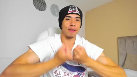 Snapshot of muscle_scott chatting on 09/09/25, 11:54 muscle scott online show from 09/09/25, 11:54