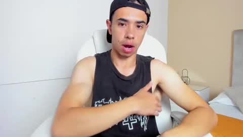 Snapshot of muscle_scott chatting on 09/10/25, 12:05 muscle scott online show from 09/10/25, 12:05