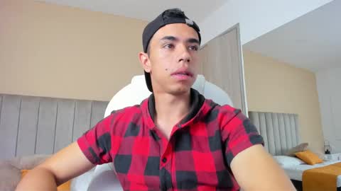 Snapshot of muscle_scott chatting on 09/13/25, 12:16 muscle scott online show from 09/13/25, 12:16